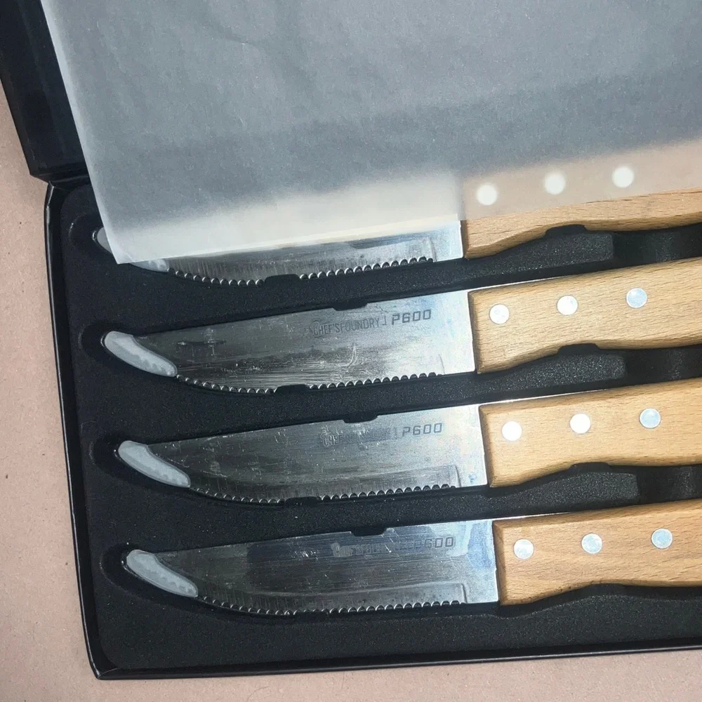 4-Piece Serrated Steak Knife Set with Light Wood Handles - Natural